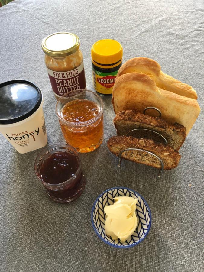 Allie'S Hill Top Haven Bed & Breakfast 왕거누이 외부 사진